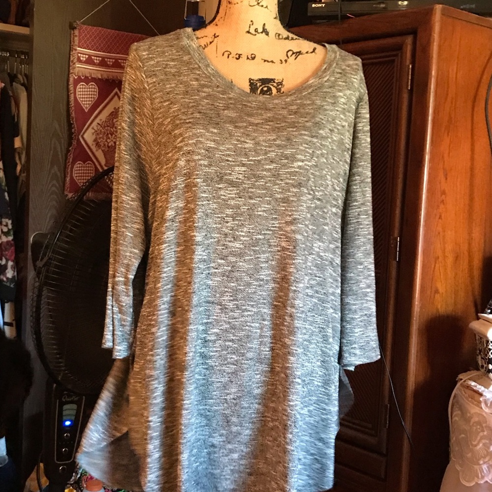 Grey pull over tunic.